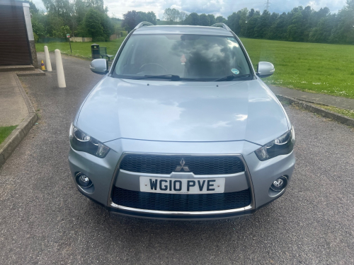 Mitsubishi OUTLANDER image 9