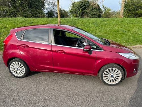 Ford FIESTA TITANIUM image 2