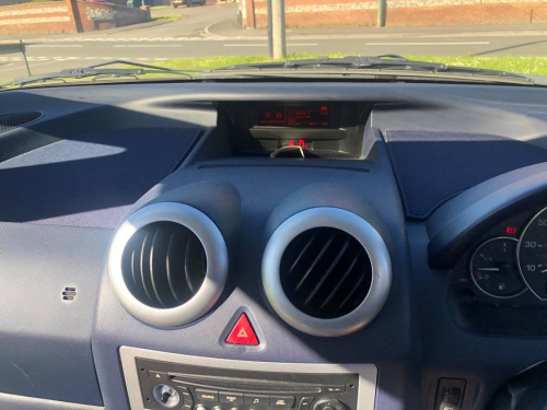 Peugeot 1007 image 17