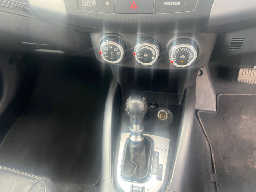 Mitsubishi OUTLANDER image 18