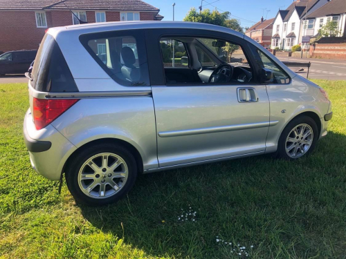 Peugeot 1007 image 3
