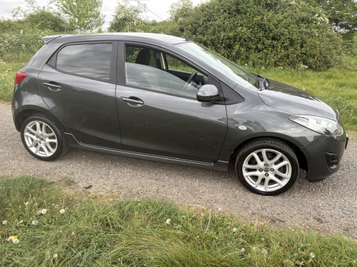 Mazda 2 image 2