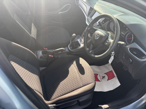 Vauxhall ASTRA image 9