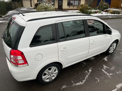 Vauxhall ZAFIRA image 3