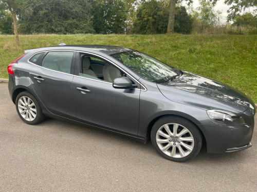 Volvo V40 image 2
