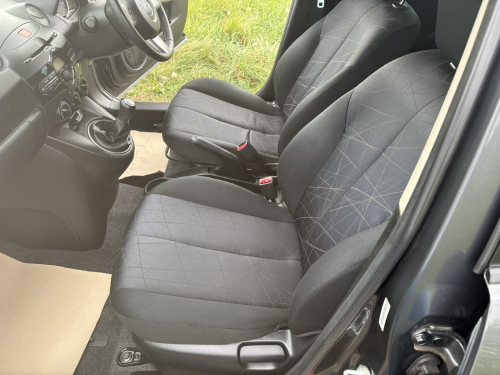 Mazda 2 image 15