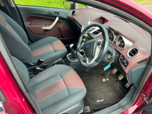 Ford FIESTA TITANIUM image 11