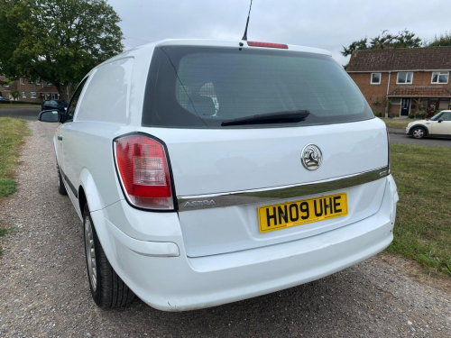 Vauxhall ASTRA image 6