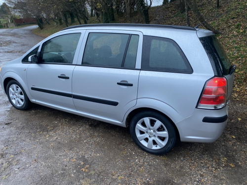 Vauxhall ZAFIRA image 8