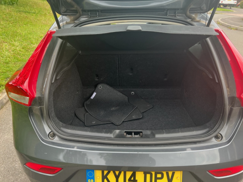 Volvo V40 image 12