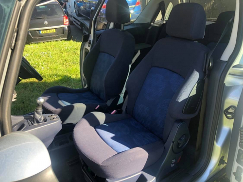 Peugeot 1007 image 12