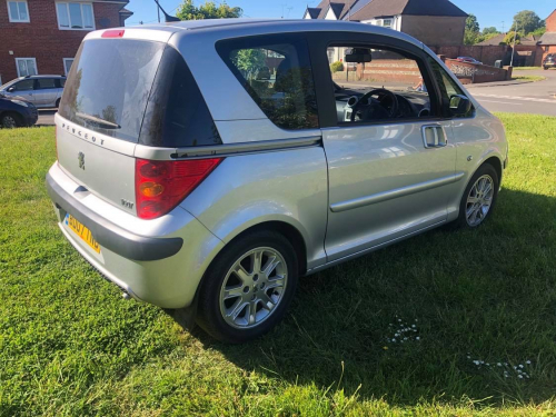 Peugeot 1007 image 4