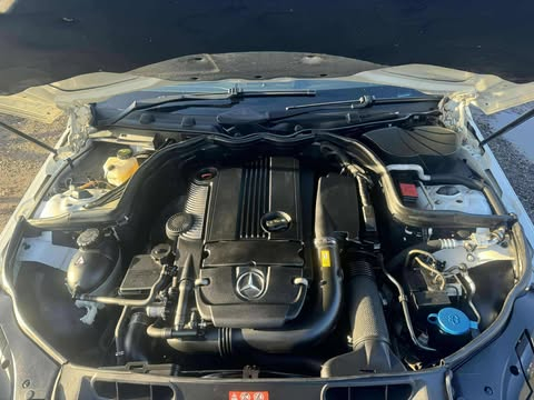 Mercedes - Benz C CLASS C250 CGI image 9