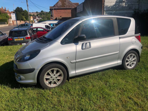 Peugeot 1007 image 9