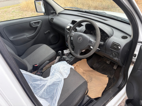 Vauxhall Combo image 11