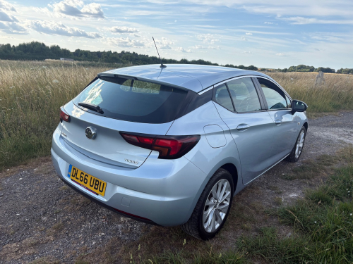 Vauxhall ASTRA image 4