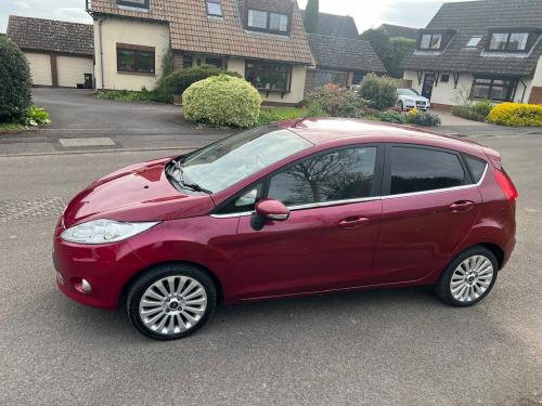 Ford FIESTA TITANIUM image 8