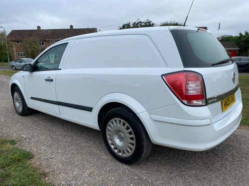 Vauxhall ASTRA image 7