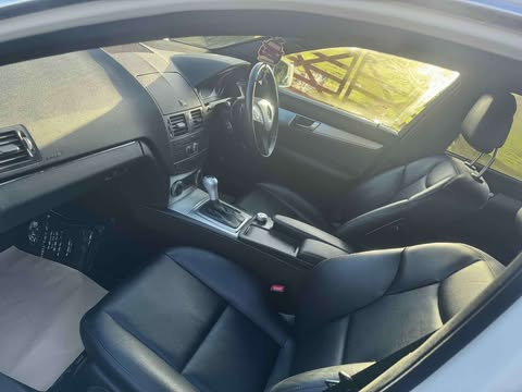 Mercedes - Benz C CLASS C250 CGI image 13