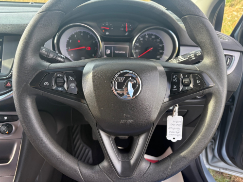 Vauxhall ASTRA image 18