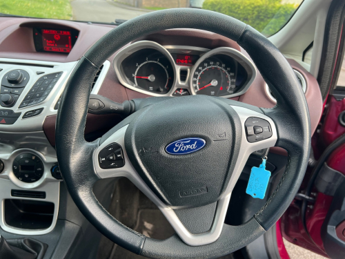 Ford FIESTA TITANIUM image 18