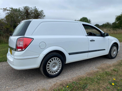 Vauxhall ASTRA image 4