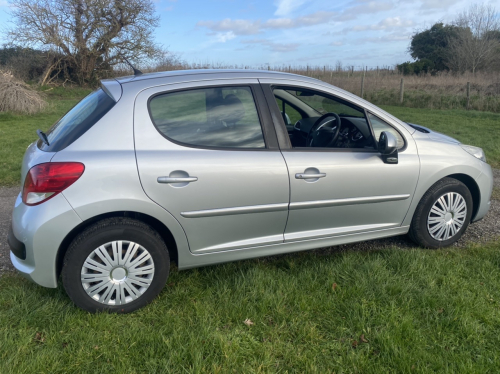 Peugeot 207 image 3