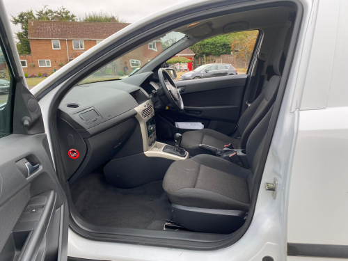 Vauxhall ASTRA image 16